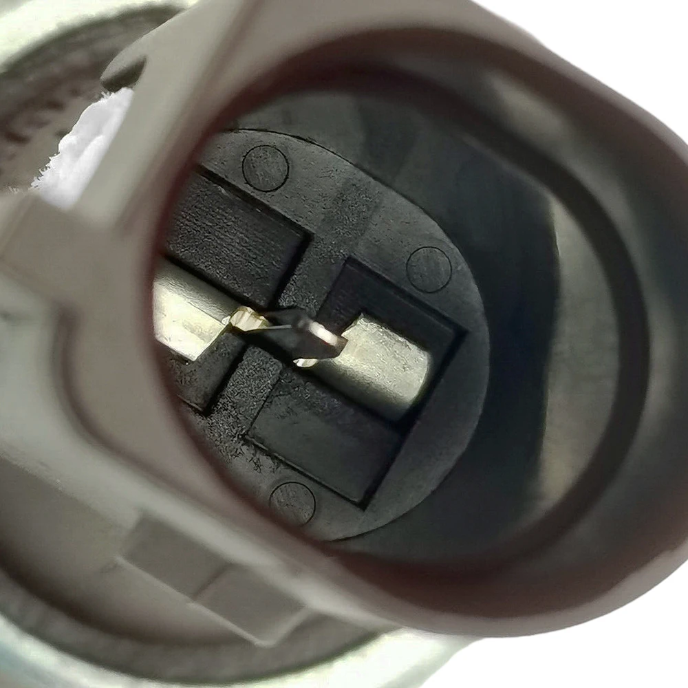 Engine Oil Pressure Switch For VW Golf Passat Jetta GTI Audi A4 Q5 TT 038919081 Car Accessories