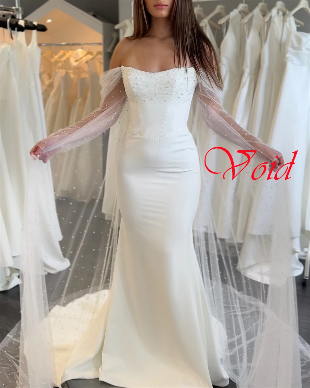 Robes de mariée en mousseline de soie blanche personnalisées, élégantes, sans bretelles, épaules dénudées, manches longues, robe de mariée avec traîne chapelle, robe sirène