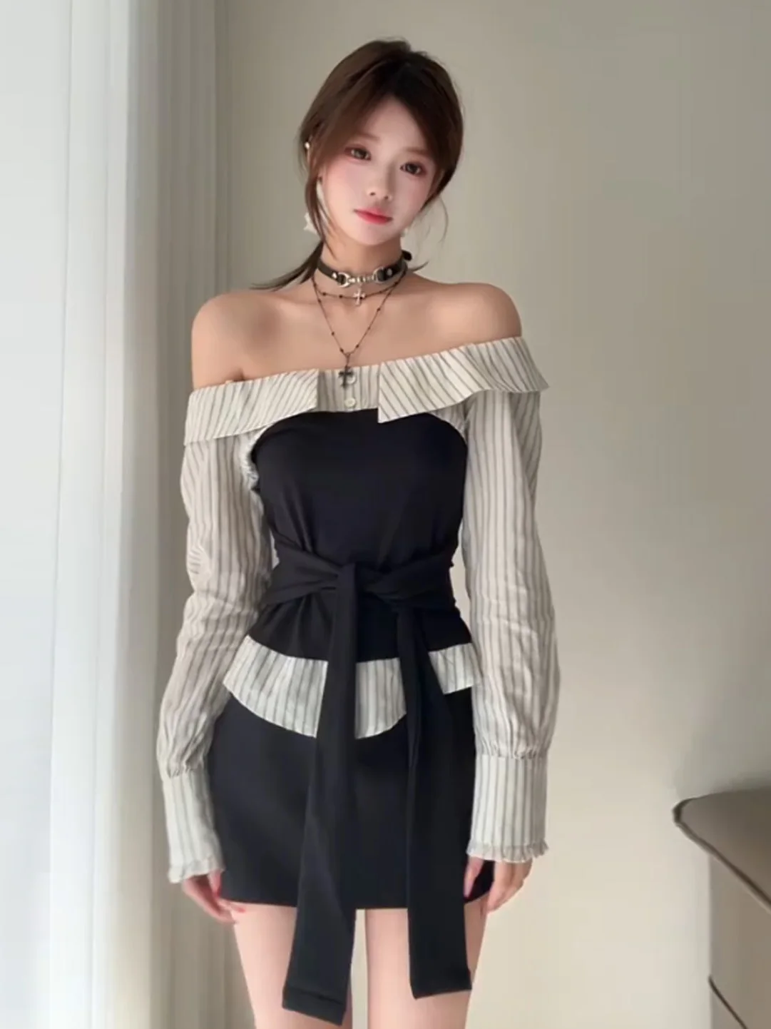 

Unique Shoulder Short Dress Slimming Effect Black Long Sleeve Top And Skirt Set for Women Fashionable Korean Style