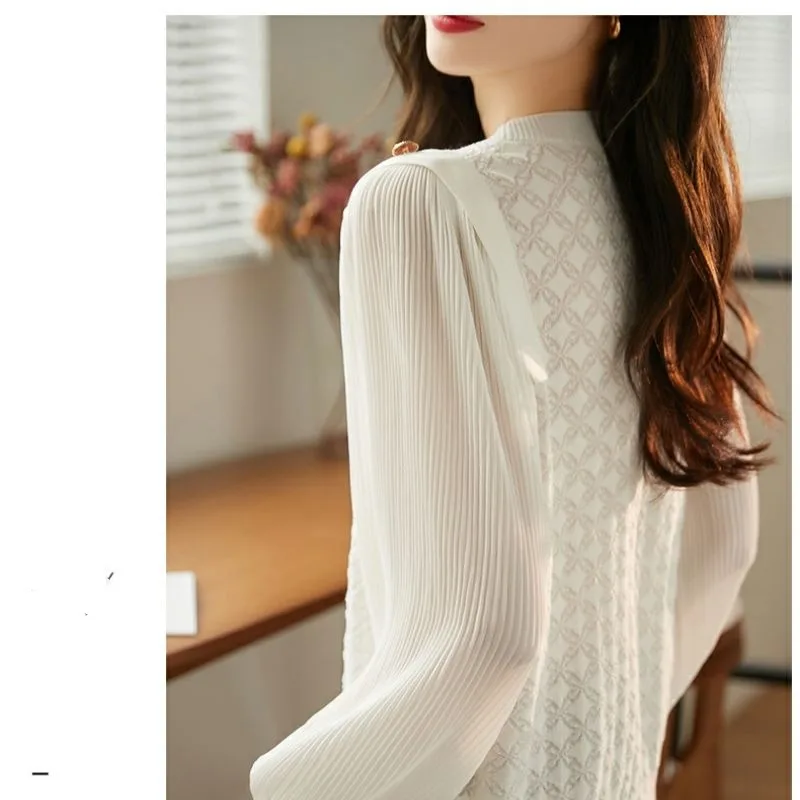 2023 Autumn and Winter Pullover Round Neck Patchwork Button Lace Solid Underlay Fashion Casual Elegant Commuter Long Sleeve Tops