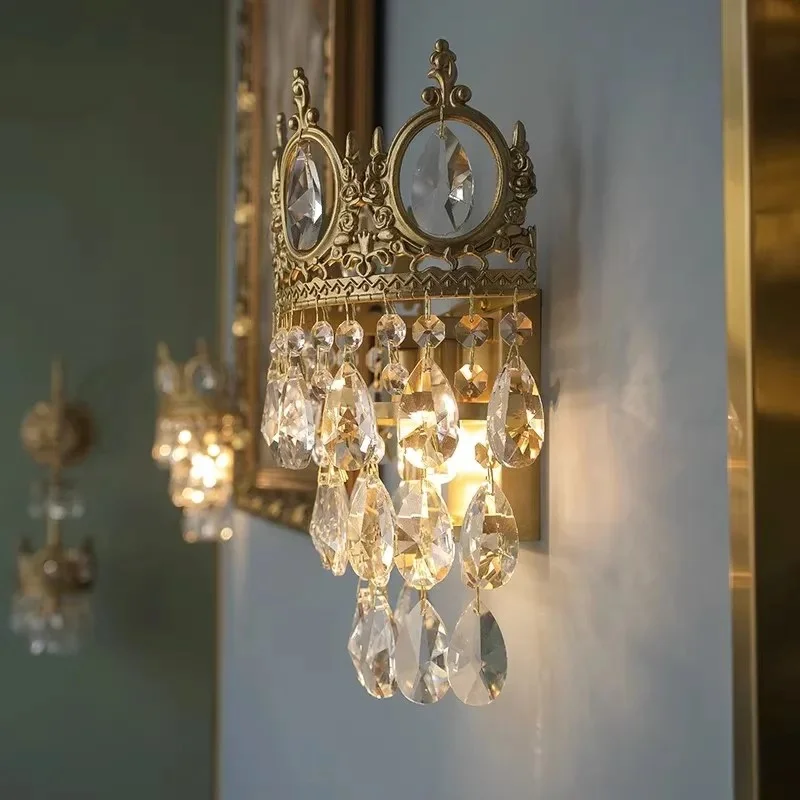 Lampada da parete con corona di cristallo di rame pieno di lusso a luce francese lampada da parete di fascia alta da comodino per camera da letto