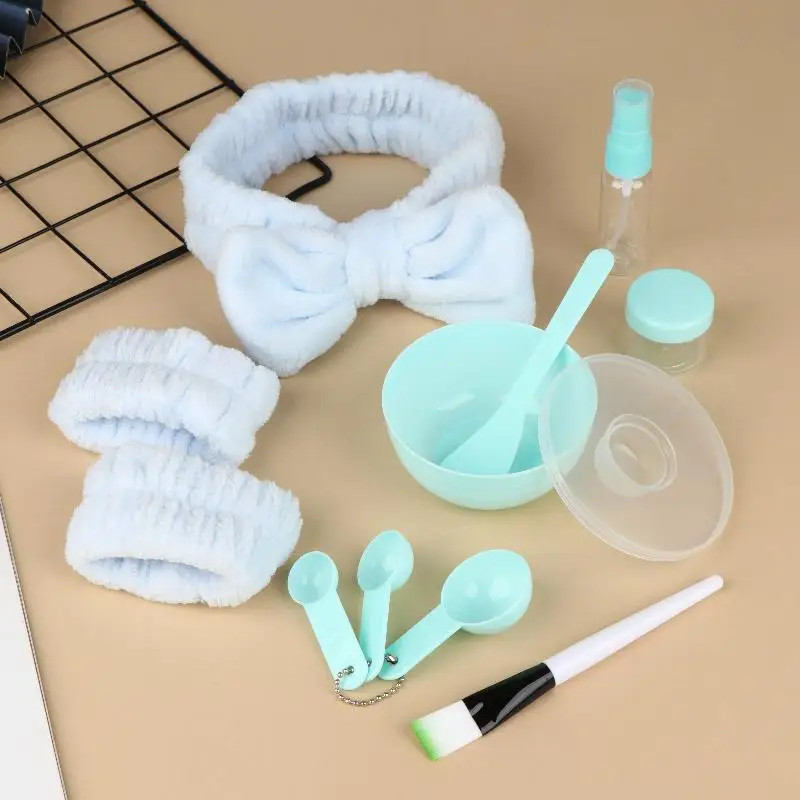 12-teiliges Reise-Kosmetikset - Auslaufsichere Flaschen mit Gesichtsreinigungs-Stirnband, Handgelenkschlaufe, Sprühflasche & Gesichtsmasken-Schale