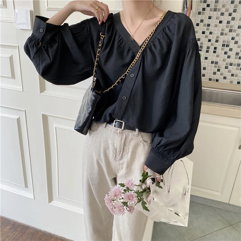 

Women's V-ne Loose Pleated Long Sve irt Spring 202 Faion Ele Folded Hemline Ladies' Premium Quali Blouse