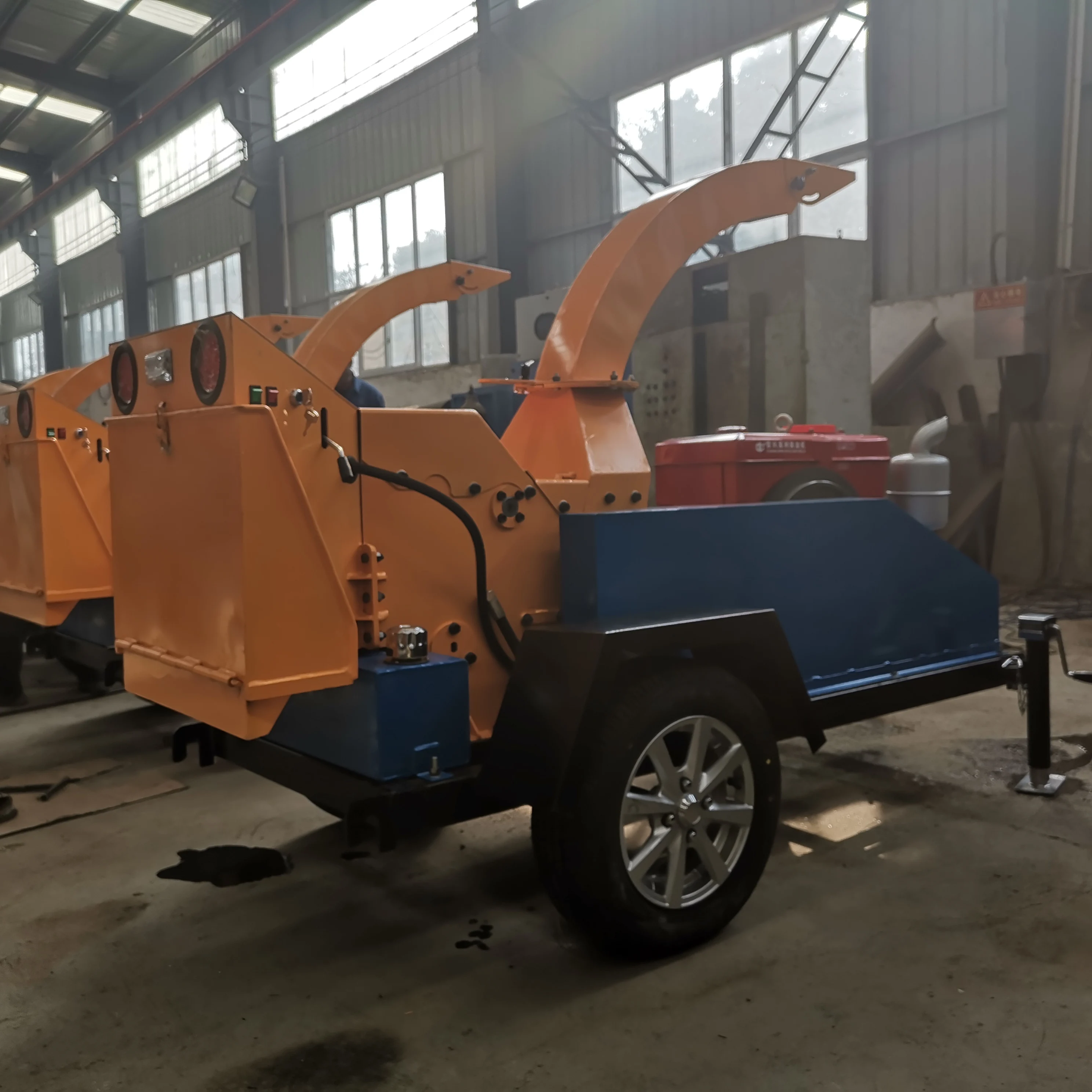 2025Дизельный двигатель и мобильные лесные ветки, измельчитель древесины, дробилка для древесной щепы, производство измельчителей