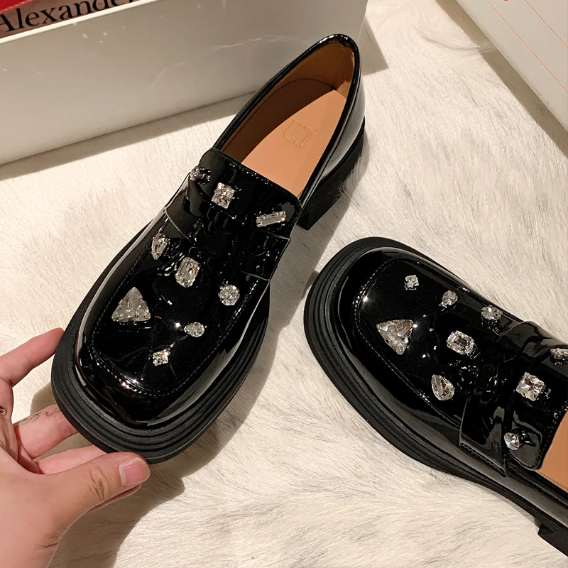 Mocassini con diamanti con strass in stile britannico scarpe da donna in vera pelle con fondo spesso Slip-on scarpe Casual décolleté femminili