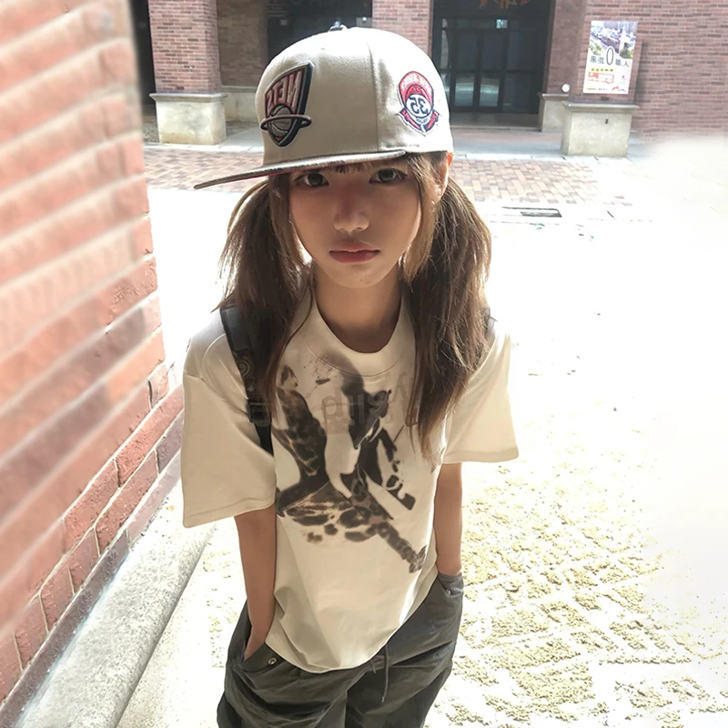 Karrram اليابانية Y2k الكتابة على الجدران تي شيرت مطبوع Trashy 2000s نمط قصير الأكمام تي شيرت خمر Harajuku فضفاض تي شيرت الأمريكية