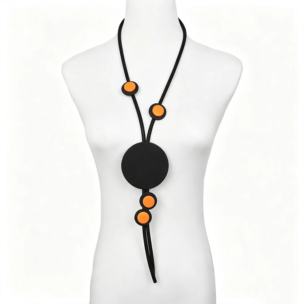UKEBAY Lange Geometrische Anhänger-Halskette für Frauen Minimalistischer Boho-Statement-Schmuck aus Gummi für Party und Alltag Einzigartiges Design – Detail 10