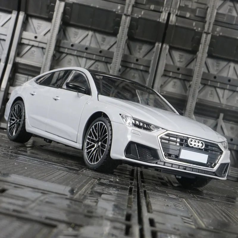 Simulación 1:24, modelo de coche de aleación Audi A7, puertas y capó de motor, el maletero se puede abrir, suspensión de dirección, sonido y luz