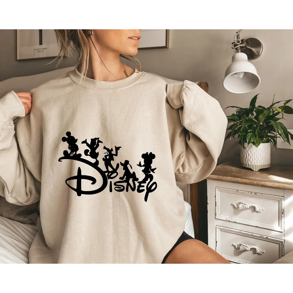 نمط جديد من الملابس الرياضية الفضفاضة والدفئة للخريف والشتاء للفتيات الأمريكيات عام 2025، يتميز بطبعات وبلوفرات ميكي ماوس