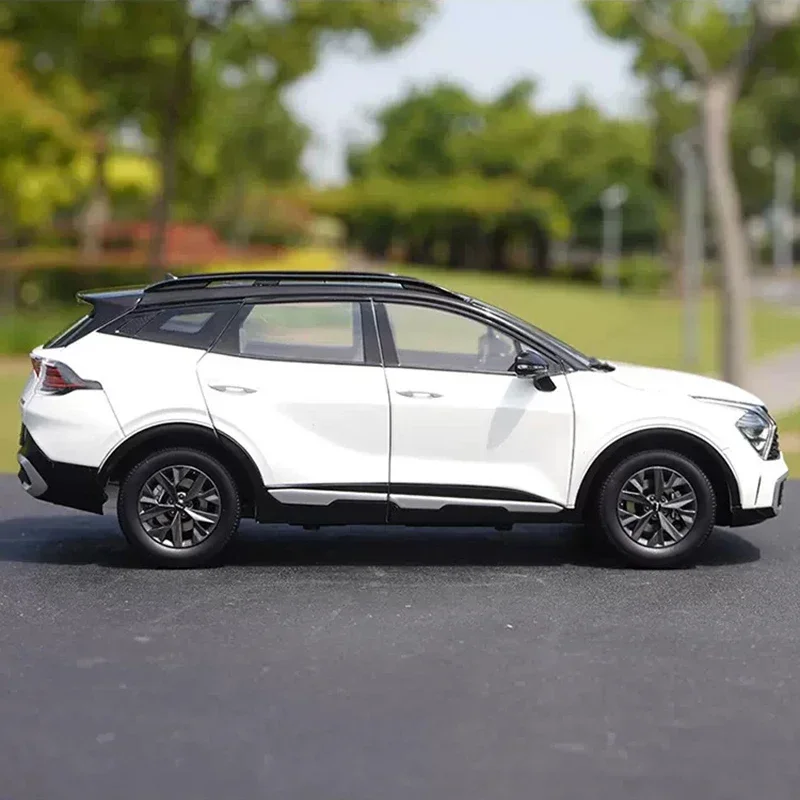 Diecast 1:18 Scale KIA Spirtage SUV Alloy Simulation Car Model Metal Vehicle Toy Collection Collectible Ornament