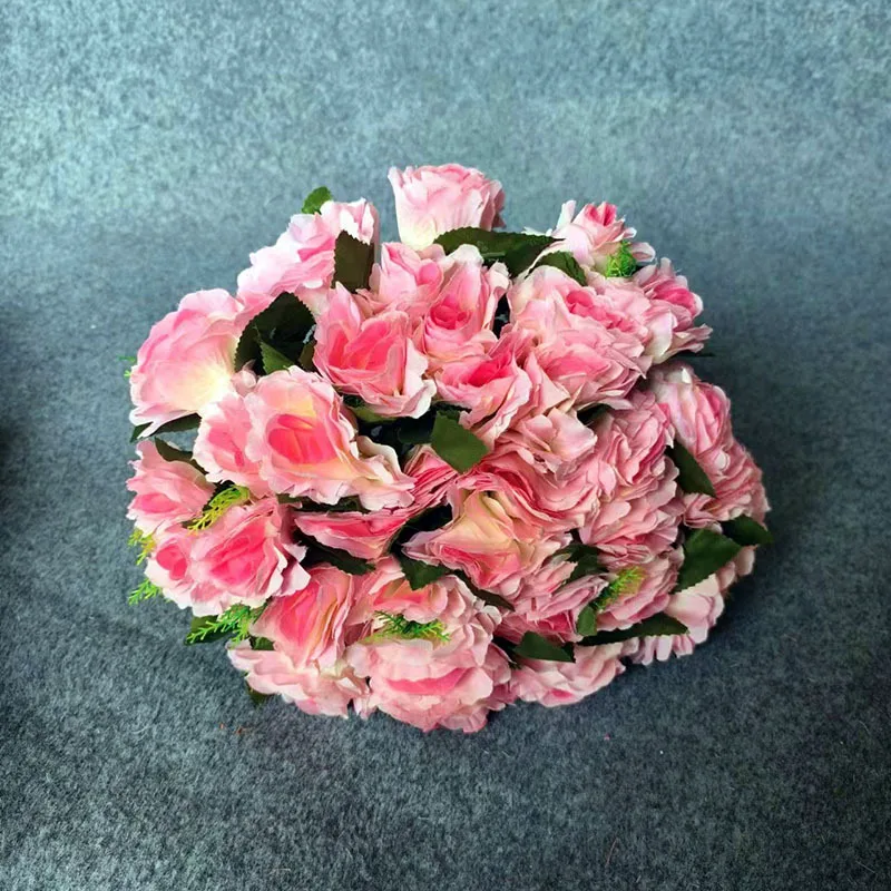 

Bride hand bouquet wedding simulation hand holding bouquet outdoor wedding photography props bridal bouquet artificial flowers