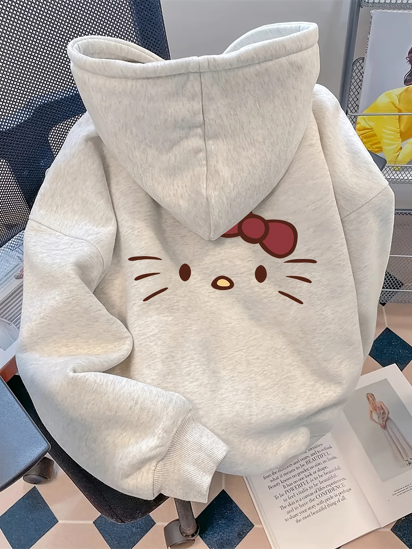 

Женская свободная толстовка Sanrio Hello Kitty с милым винтажным принтом, осенне-зимняя, с длинными рукавами, на подкладке