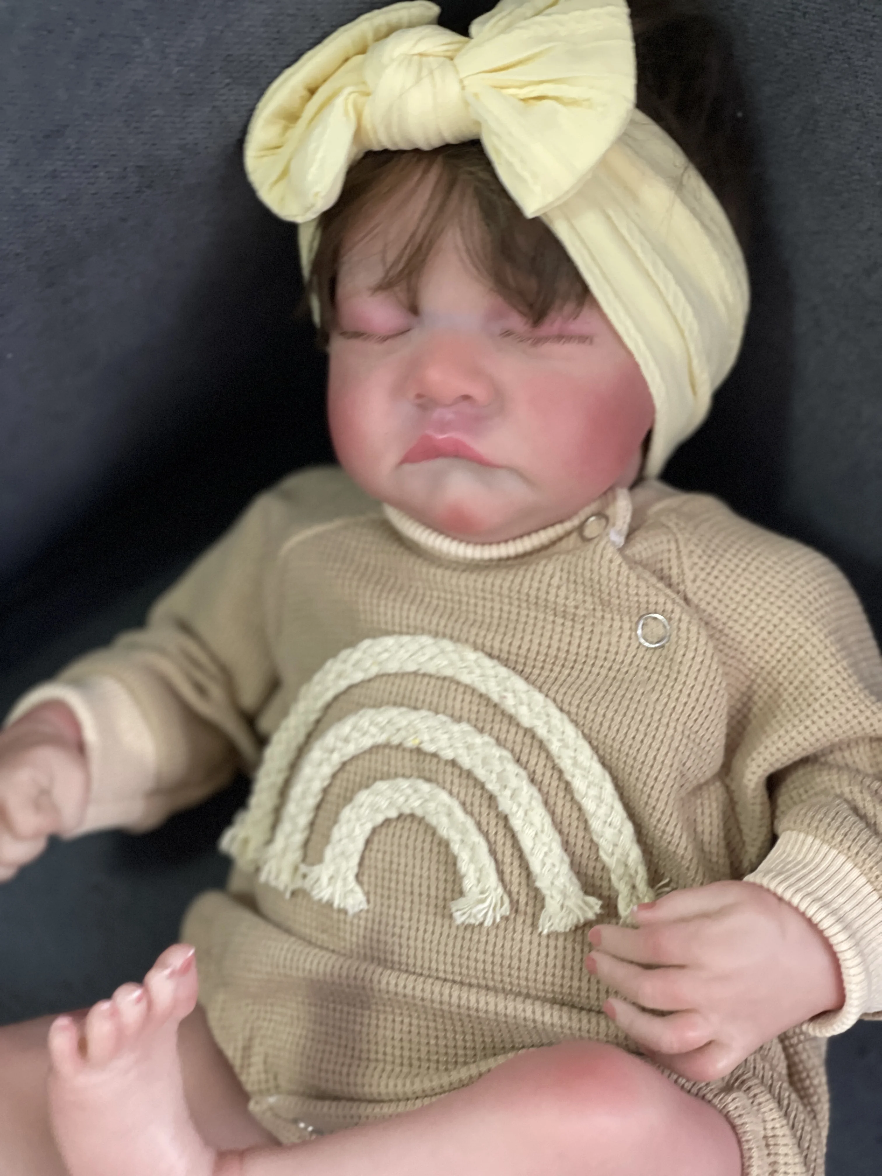 48cm Śpiąca Levi Miękka tkanina Body Noworodek Realistyczna Cuddly Baby Reborn Doll z ręcznie ukorzenionymi włosami Widoczne żyły Kolekcjonerska lalka