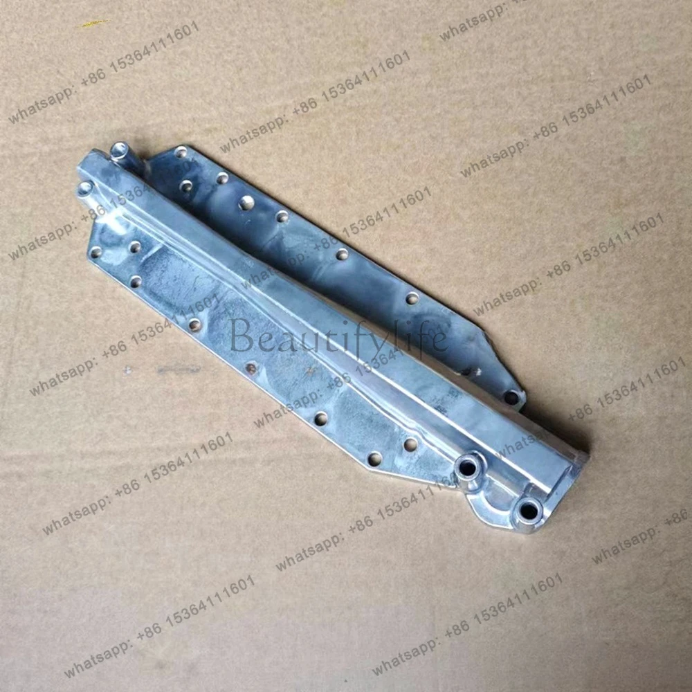 

PC200-3 Excavator Parts Engine Oil Cooler 6D1256150-61-2123 Side Cover