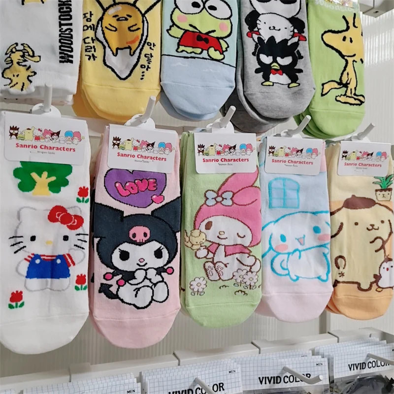 Sanrios Melody Kuromi Anime Figures Girls Toys Kawaii Hellokittys Cinnamoroll Pompom Purin Socks Women Badbadtz Maru Keroppi Kid