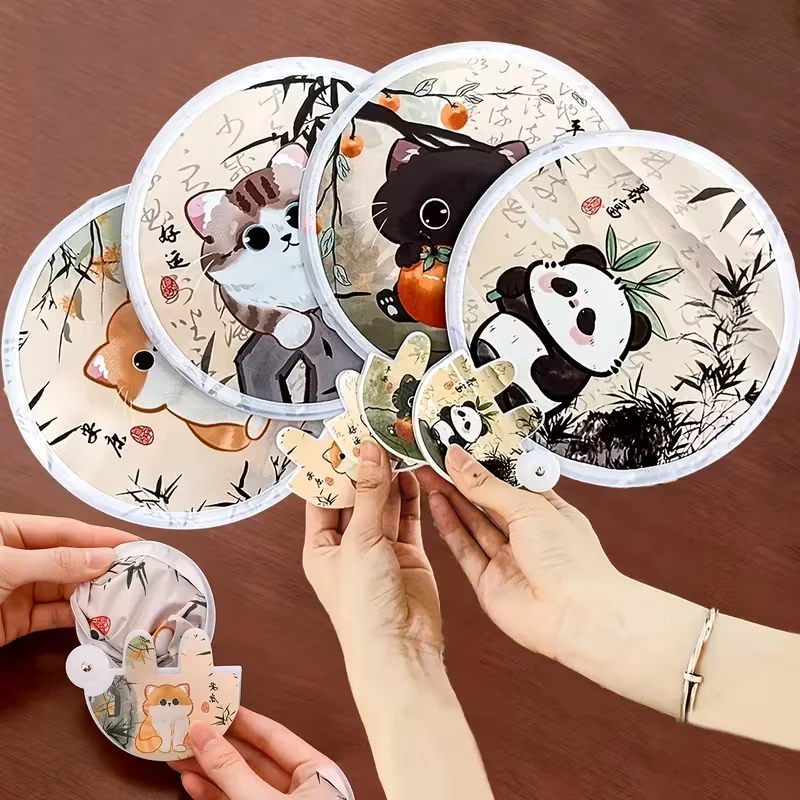 

1 или 4 штуки милых складных вееров с изображением кошек. Двойные функции: охлаждение и защита от солнца. Портативный и ручной, с отсеком для хранения.