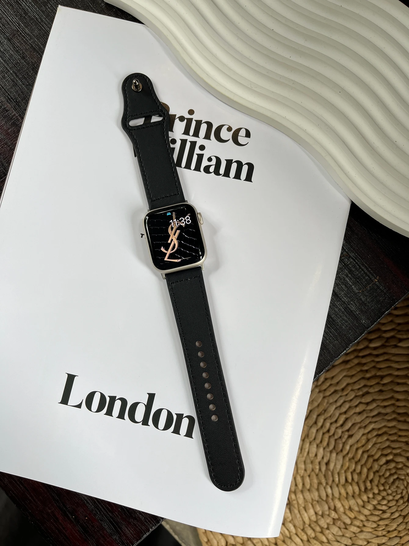 Leather loop Correa For Apple Watch band for women men 38mm 40mm 41mm 42mm 44mm 45mm 46mm 49mm Strap