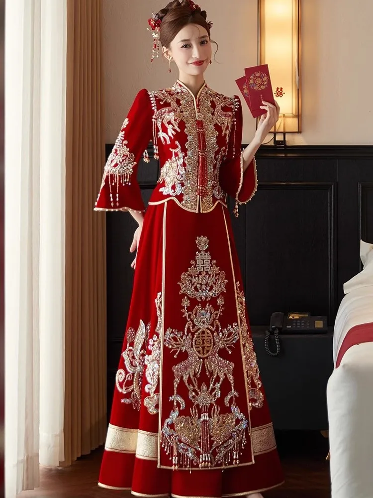 신형 웨딩 의상 신부용 중국풍 드레스 용과 봉이가 새겨진 드레스가 출시되었습니다