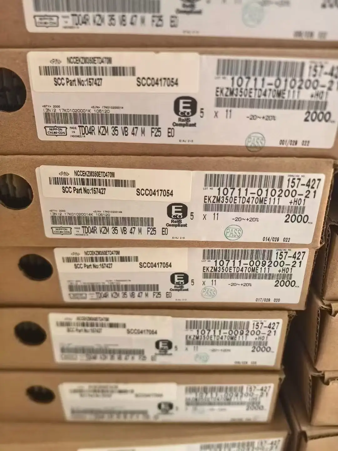 2025 100pcs Takefast hot sale Imported NIPPON electrolytic capacitor 47uf 35v 35V47UF 5X11 KZM long life of 105 degrees brown