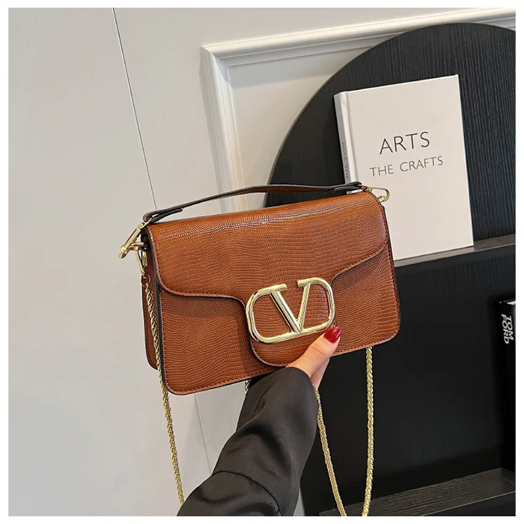 

Элегантная маленькая сумка с тиснением под крокодила — кошелек на плечо в стиле Chanel, роскошная женская сумка, модная уличная одежда и незаменимая вечеринка