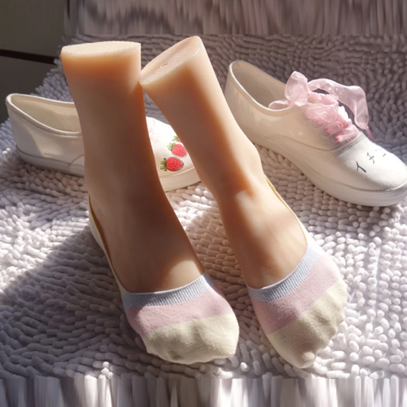 

Lifelike Silicone Female Foot Model with Fake Nail Display Ankle Mannequin Dummy TPE36B for Medical And Display Use Props