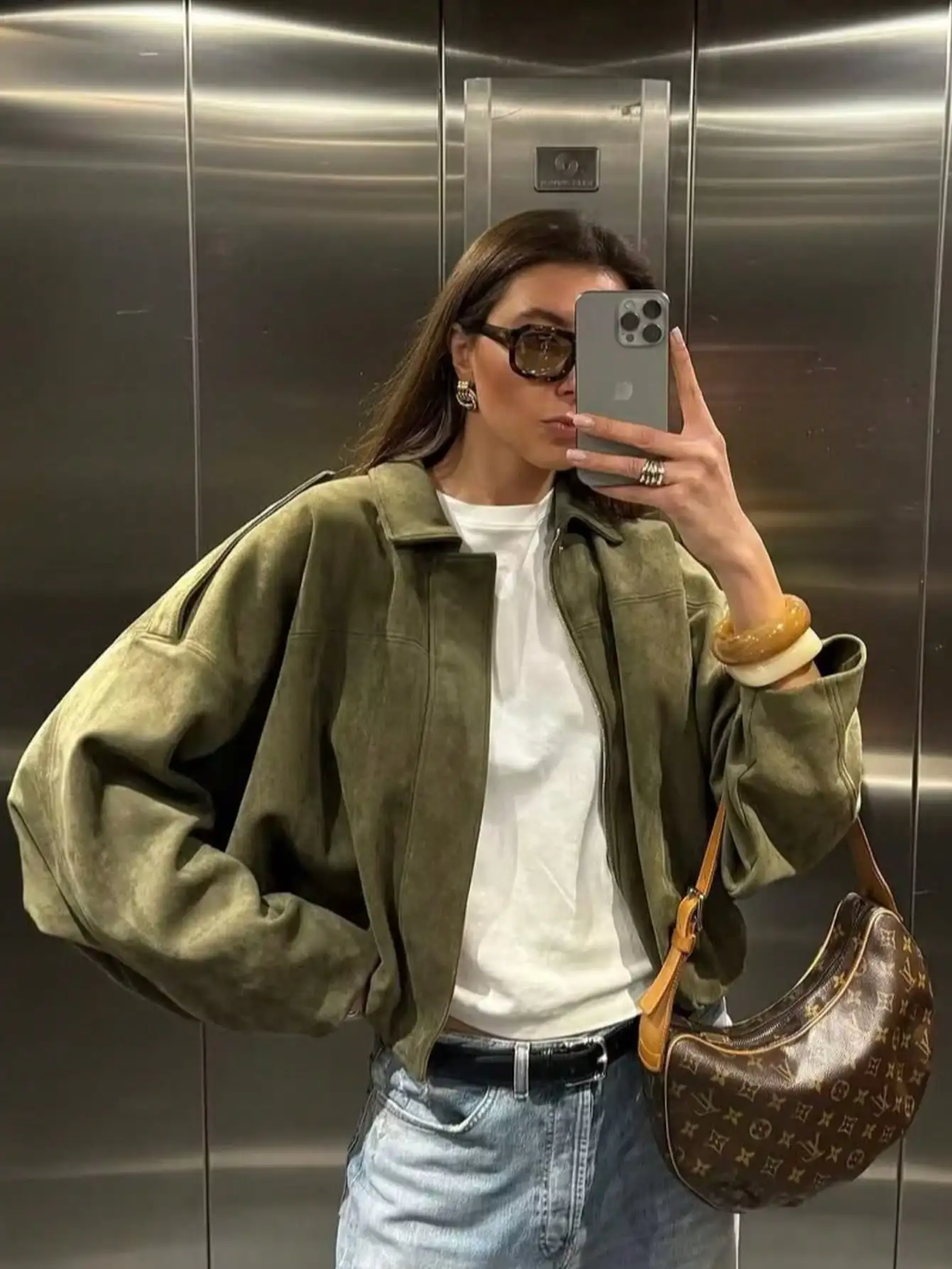 

Женская флисовая куртка-бомбер цвета хаки с заниженной линией плеча, повседневный осенне-зимний стиль