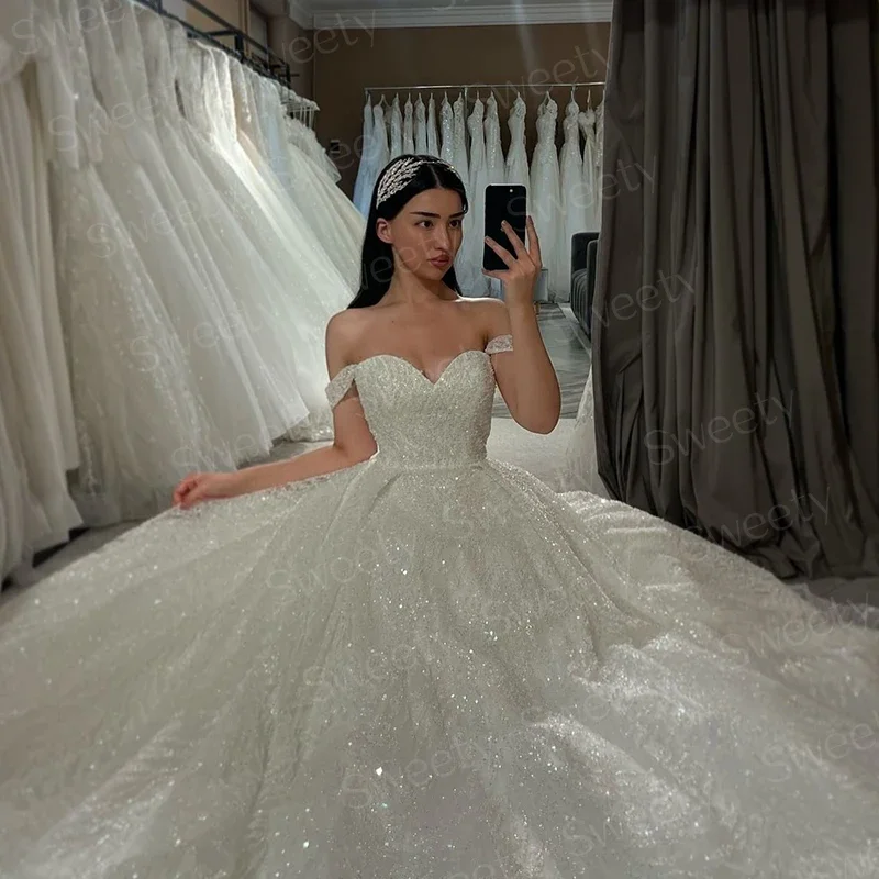 Shiny Wedding Dress Sequins With Embroidery Ball Gown Sweetheart V-Neck Sleeveless Button Robe De Mariee Lace Robe Customized