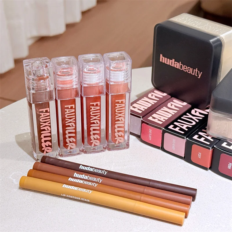 HudaBeauty Faux Filler Gloss à lèvres brillant non collant, Huile à lèvres hydratante transparente effet cristal, Rouge à lèvres teinté repulpant et hydratant, Maquillage