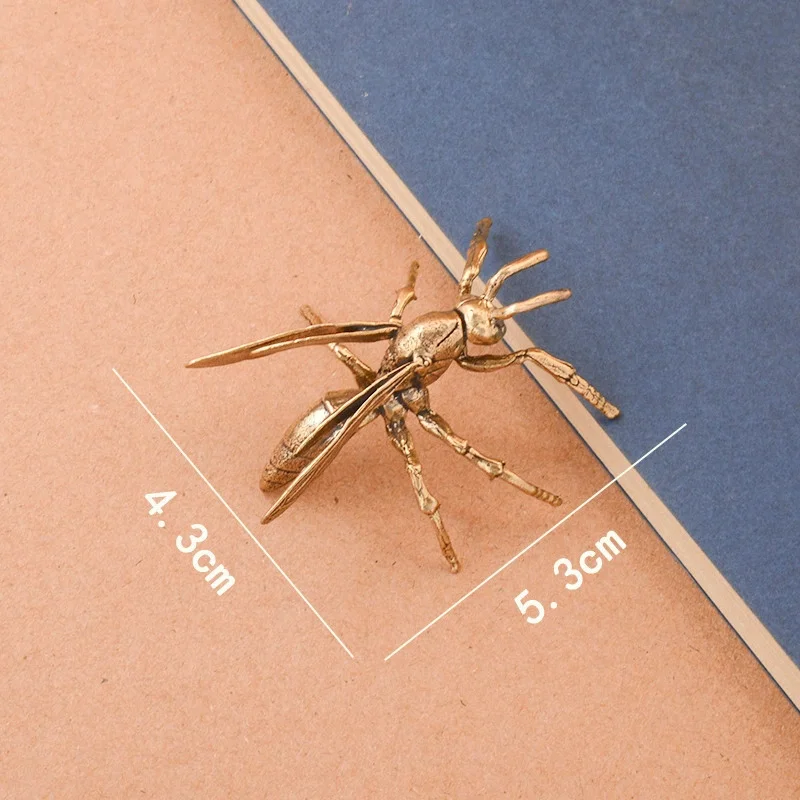 

2Pcs Vintage Brass Wasp Bee Desk Decoration Animal Sculpture Lifelike Mini Insect Art Home Office Display