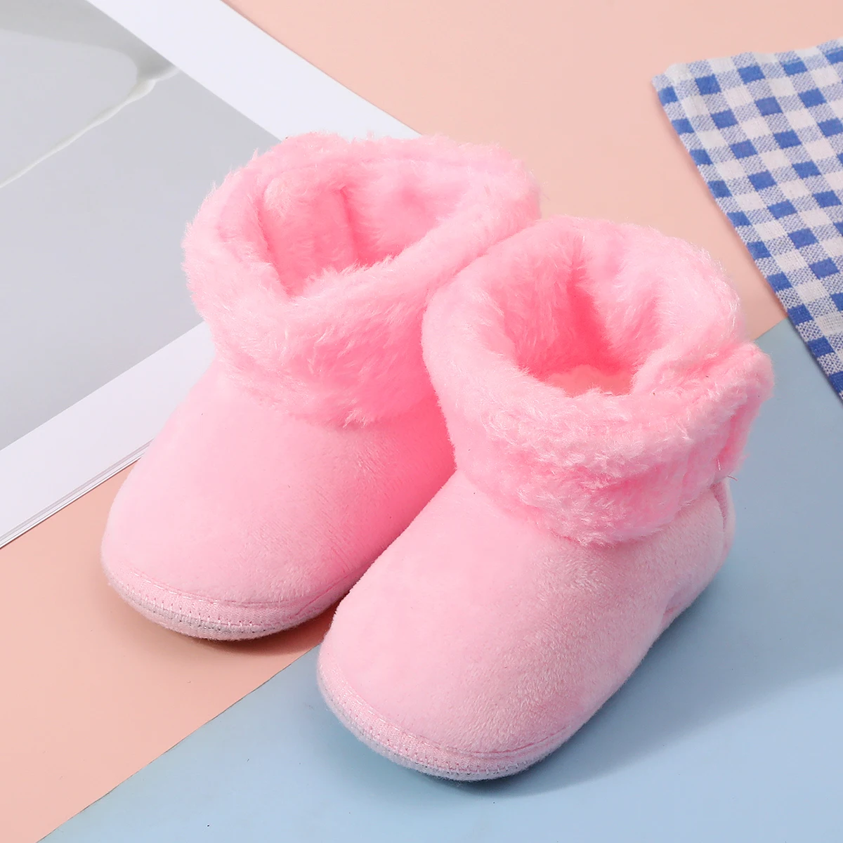 Baby Non-Slip Toddler Boots, Warm and Thick, Soft Flat Shoes for Infants, Suitable for Indoor Holiday Parties and Gatherings.