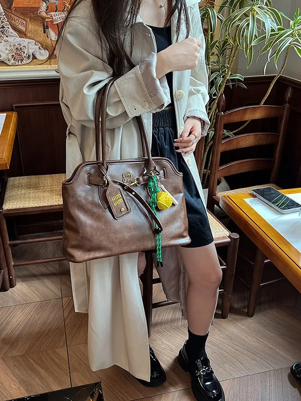 2024 new vintage fashion soft leather shell bag all-match underarm bag large capacity commuter handbag