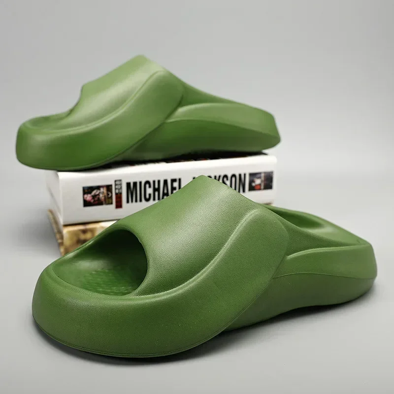 شباشب شاطئ ناعمة سميكة القاع للرجال EVA للاستخدام الداخلي والخارجي، صنادل صيفية سهلة الارتداء للزوجين في المنزل