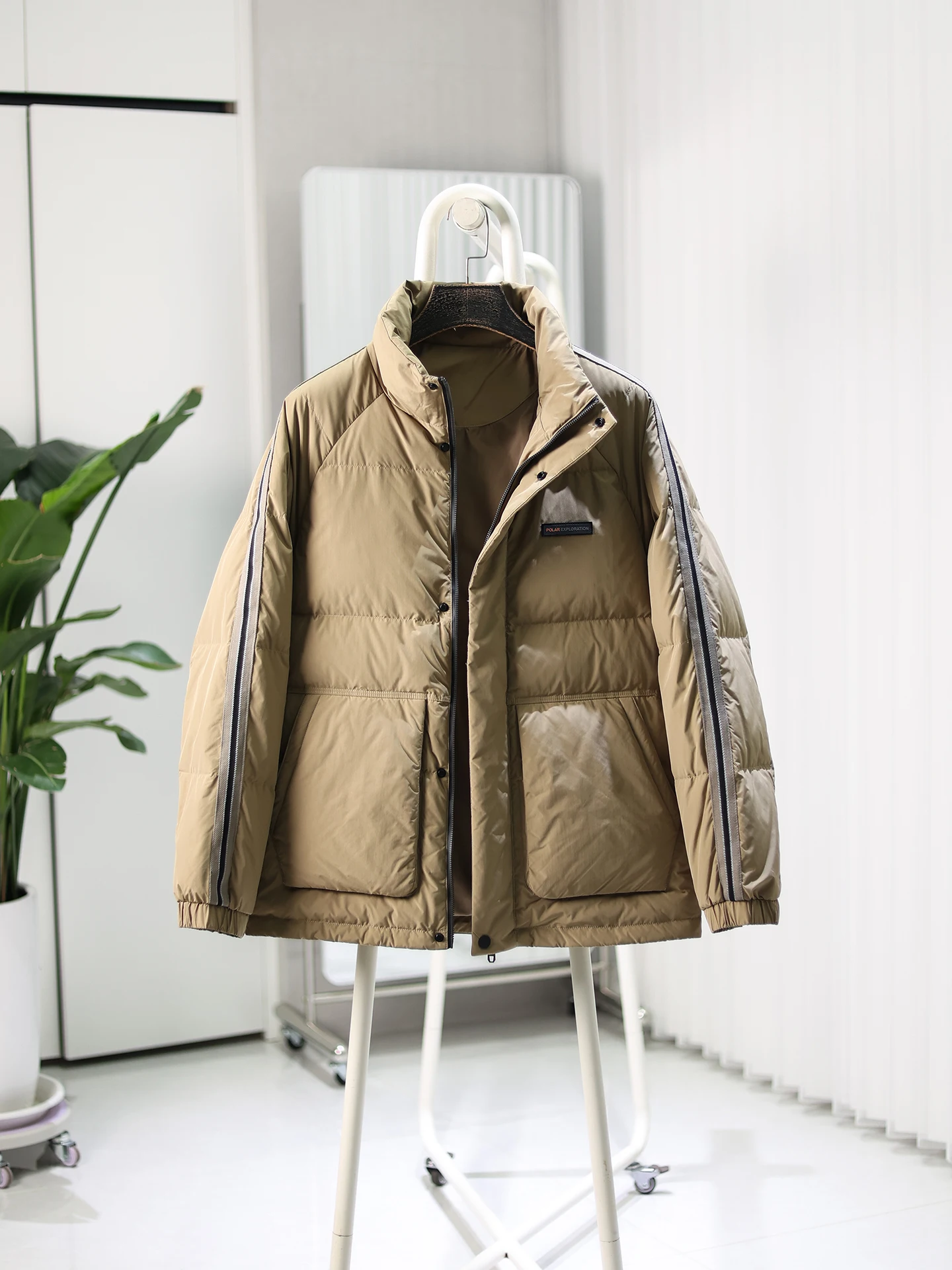 

Мужская утепленная пуховая куртка для активного отдыха, ветрозащитная, водоотталкивающая, с наполнителем из 90% пуха, теплая, с воротником-стойкой, на молнии, повседневная, размер S