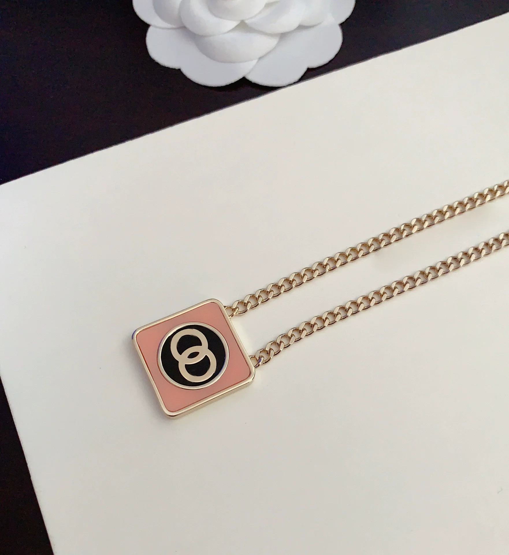 Luxurious pink square letter acrylic pendant metal minimalist design necklace fashionable jewelry for women