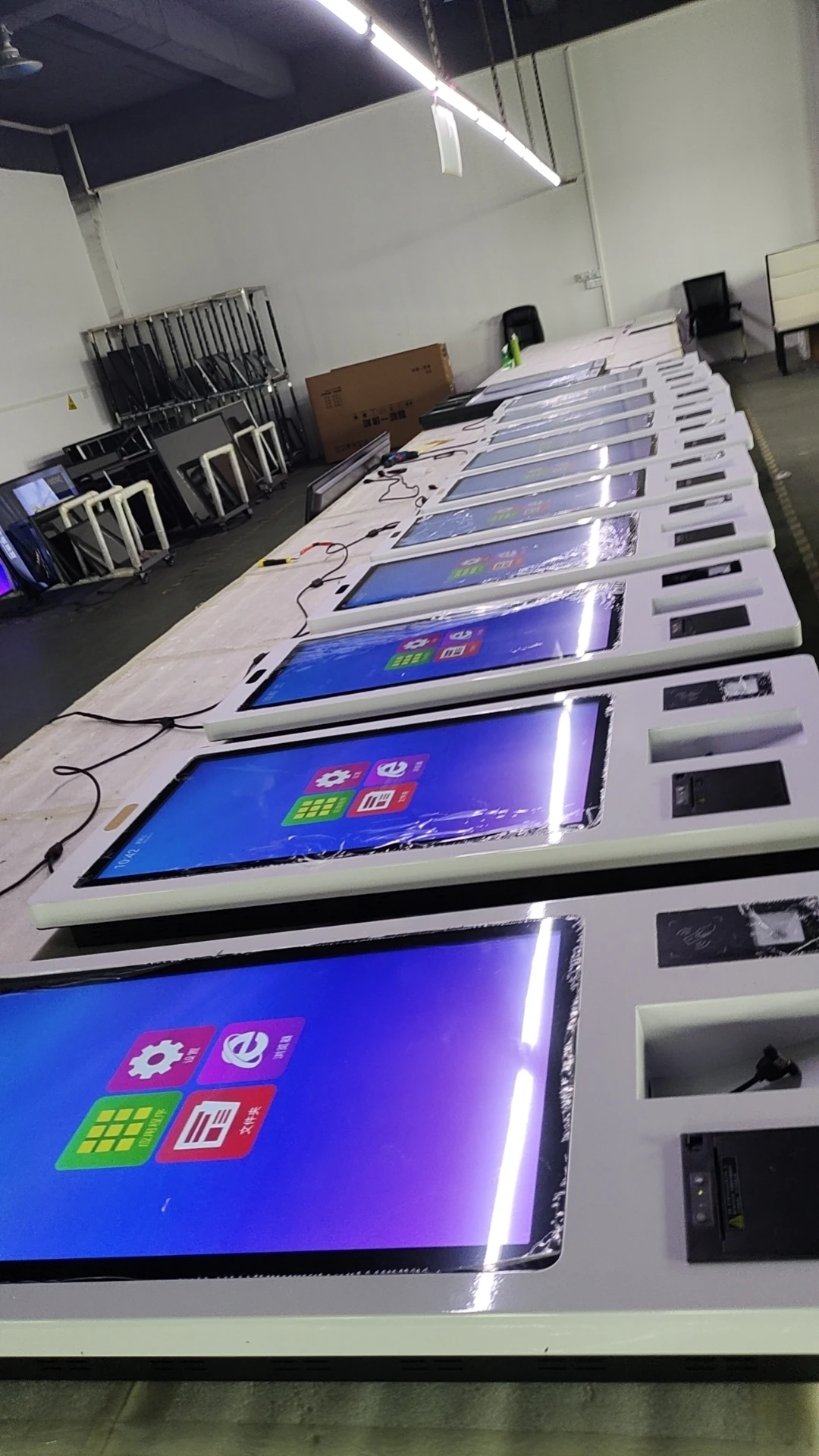 v Real 32-Inch Self-Service Touch Screen Kiosk Self-Checkout & Order Paymen