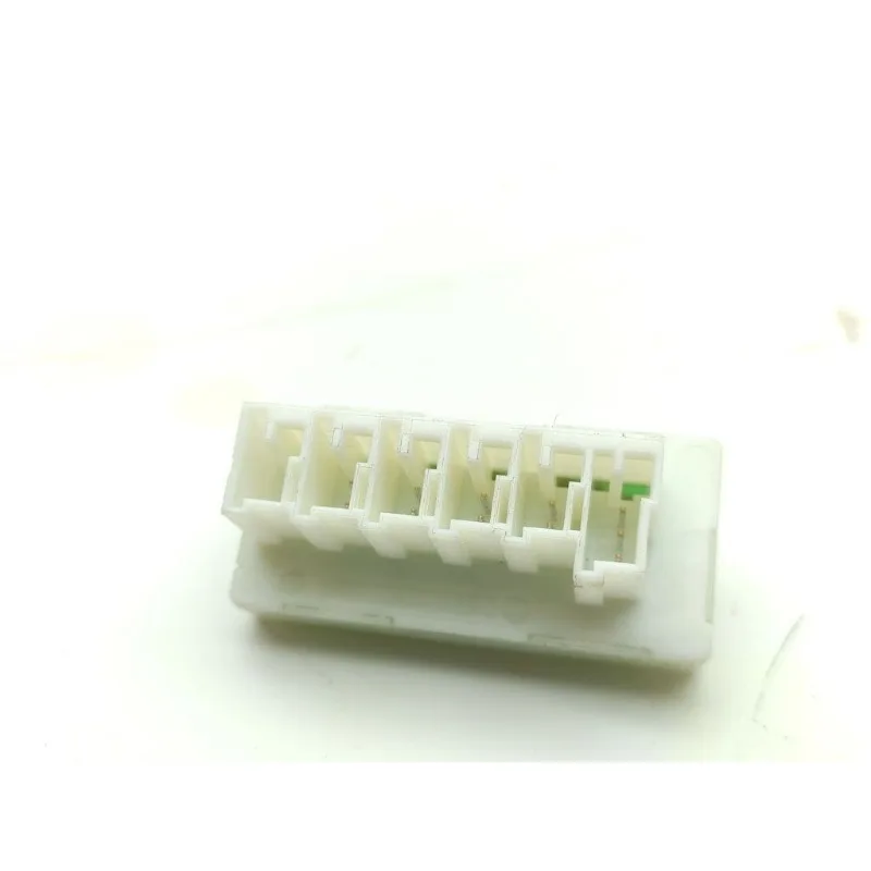OEM A0009820412 Voltage Converter Power Distributor Plug For Mercedes Benz A C E WI76 W205 W212