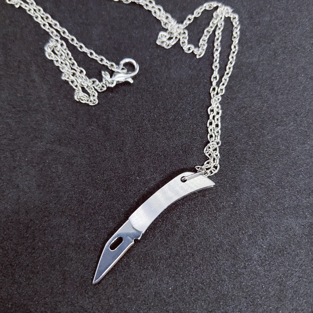 Creative metal Necklace Cool style Mini knife pendant Small tool Necklac Men\'s/Women\'s Necklace Accessories Gift