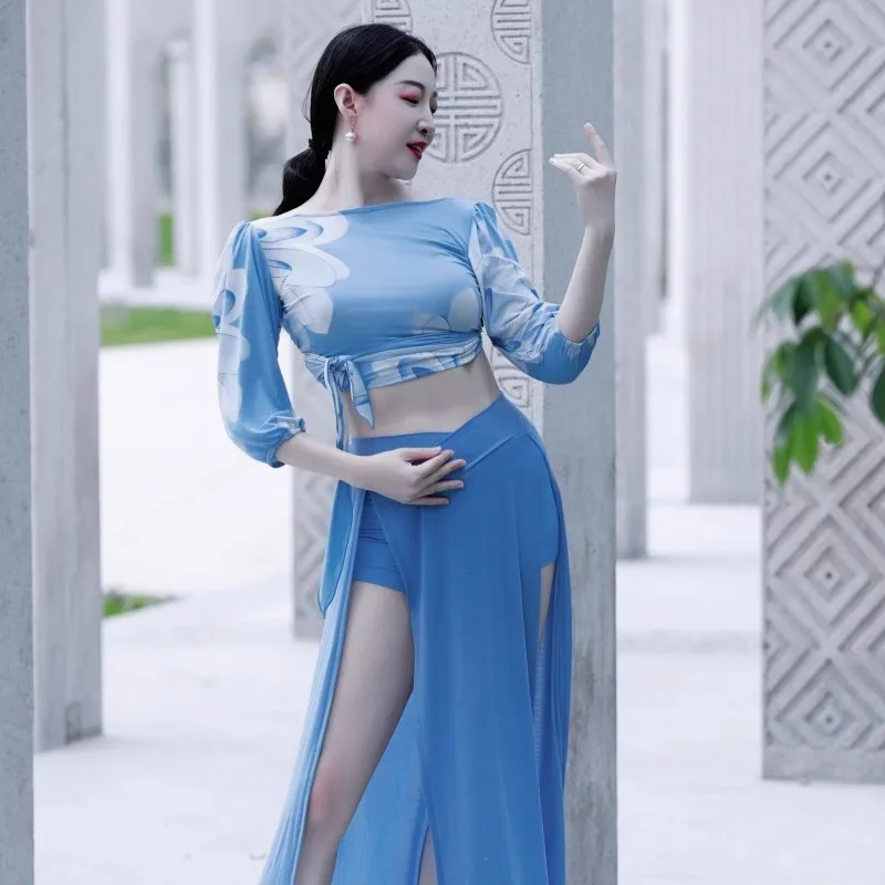 カスタマイズされたベリーダンス衣装のネクタイトップ、プリントバブルスリーブ付きで、前後に着用できるようにカバーします。