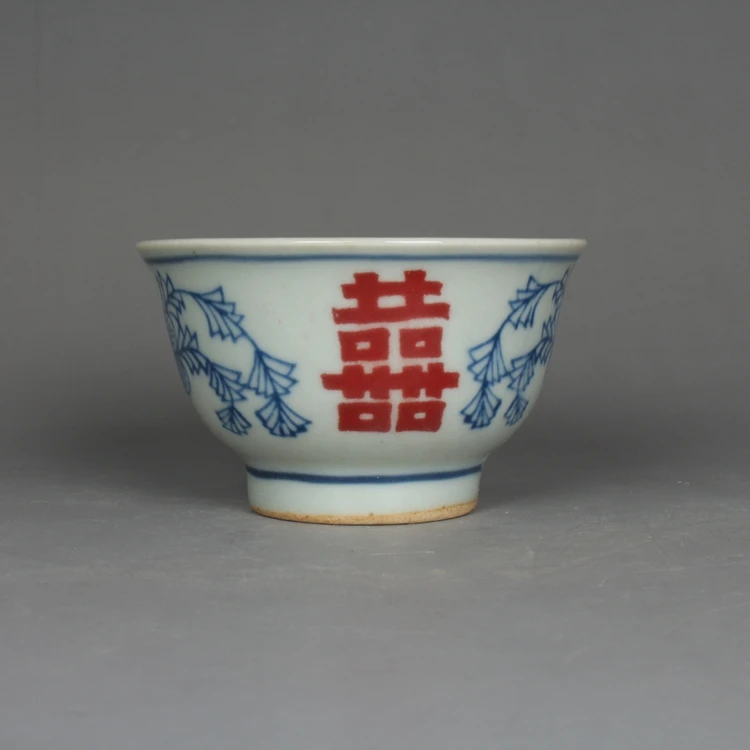 

Late Qing dynasty kiln blue and white glaze red zigzag small teacup ceramic old goods