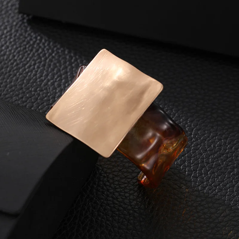 Einfache Geometrische Gebürstete Quadratische Armbänder für Frauen Hochwertige Atmosphärische Armbänder Charmanter Schmuck – Detail 4