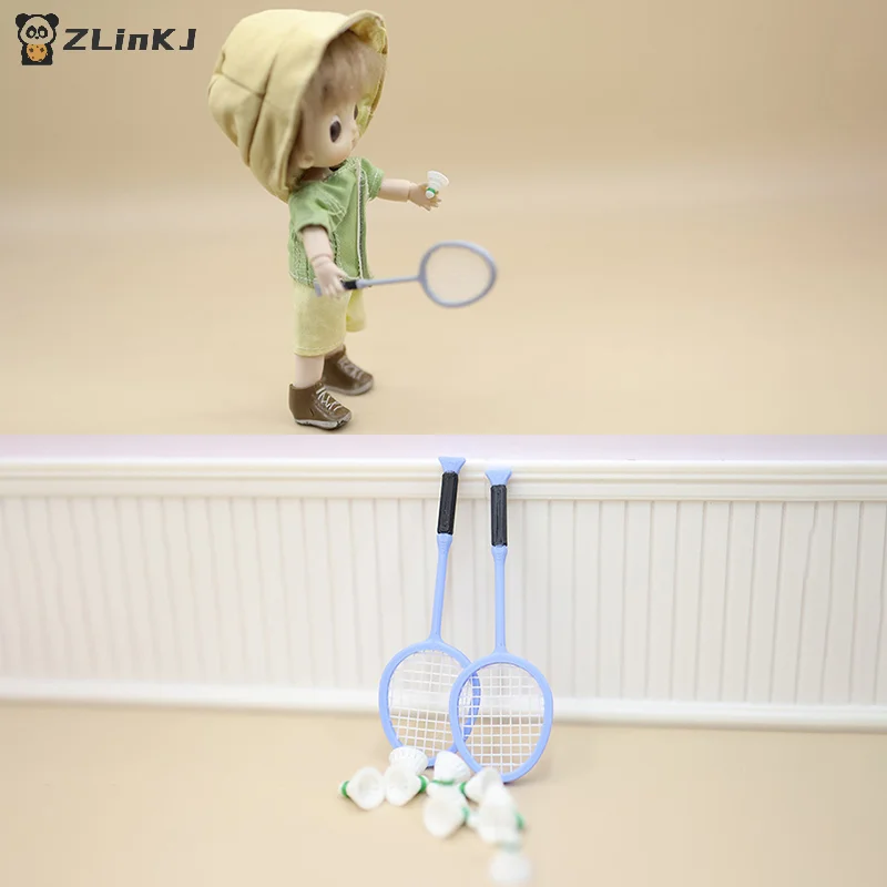 ▶ 1 par 1:12 casa de muñecas simulación Mini raqueta de bádminton conjunto casa de muñecas escena deportiva decoración casa de muñecas juguetes para juego de imitación