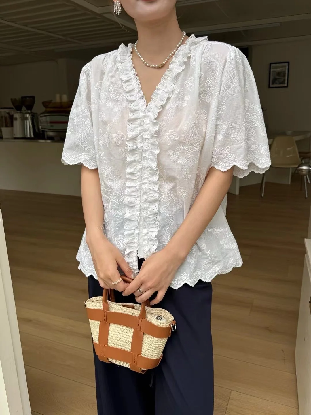

White Lace Embroidery Loose Women's Shirt Batwing Sleeve V-Neck Open Cardigan Slimming Top Summer Fashion French Style Cotton