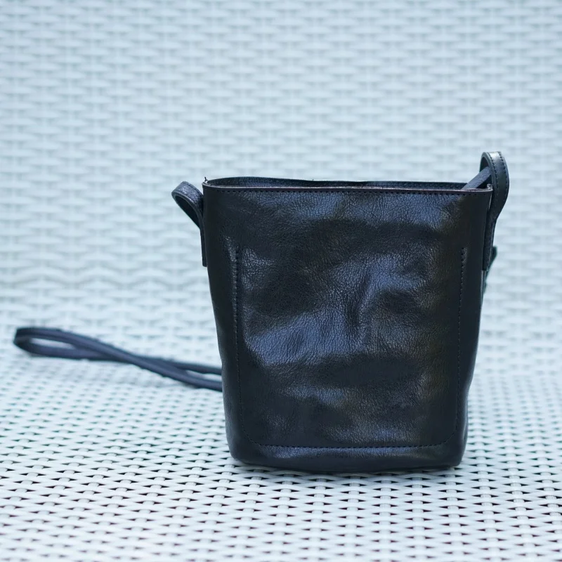 Women Black Mini Bucket Bag Vegetably tanned cowhide Shoulder Bag Solid Color Genuine Leather Crossbody Bag Versatile Small Bags