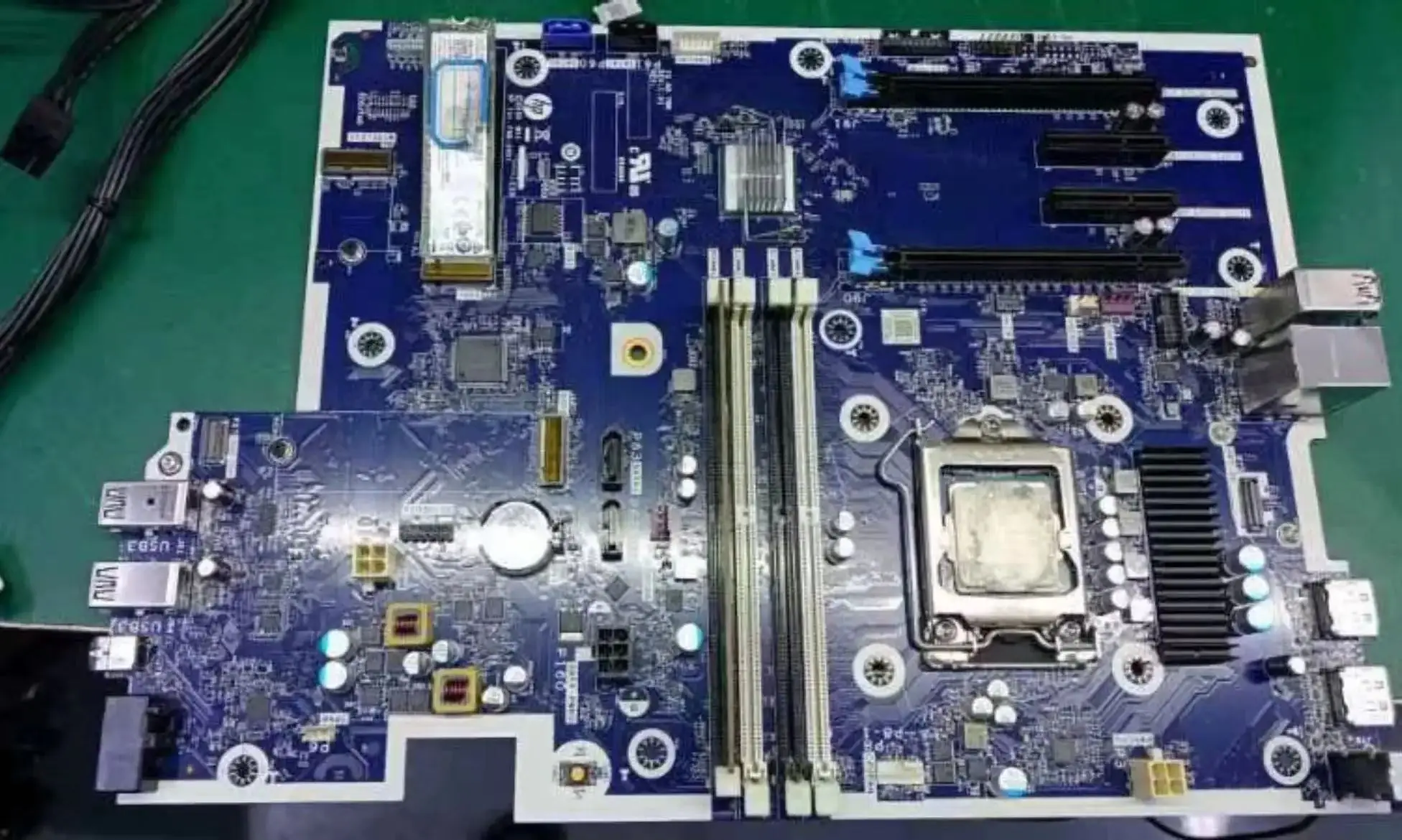 

Оригинальная новая материнская плата для рабочей станции HP Z2 G5 Tower L98109-001 L98109-601 100% ТЕСТ ОК