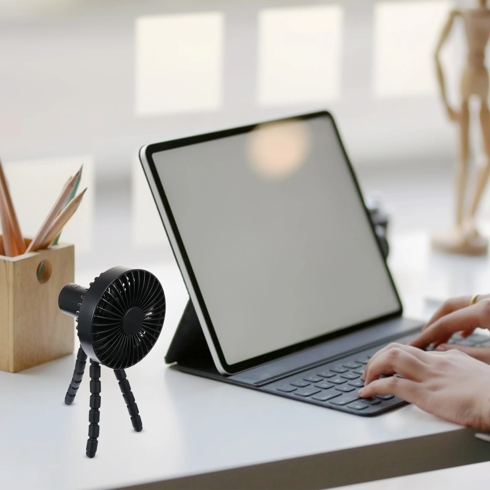 

Portable Air Cooler with Bendable Claws Multi-Function Handheld Fan for Office Outdoor Travel Lightweight Mini Fan 3 Speeds USB