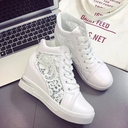 Zeppe da donna in pizzo bianco scarpe da donna scarpe vulcanizzate femminili leggere Sneakers da donna piattaforma Creepers che aumentano l'altezza