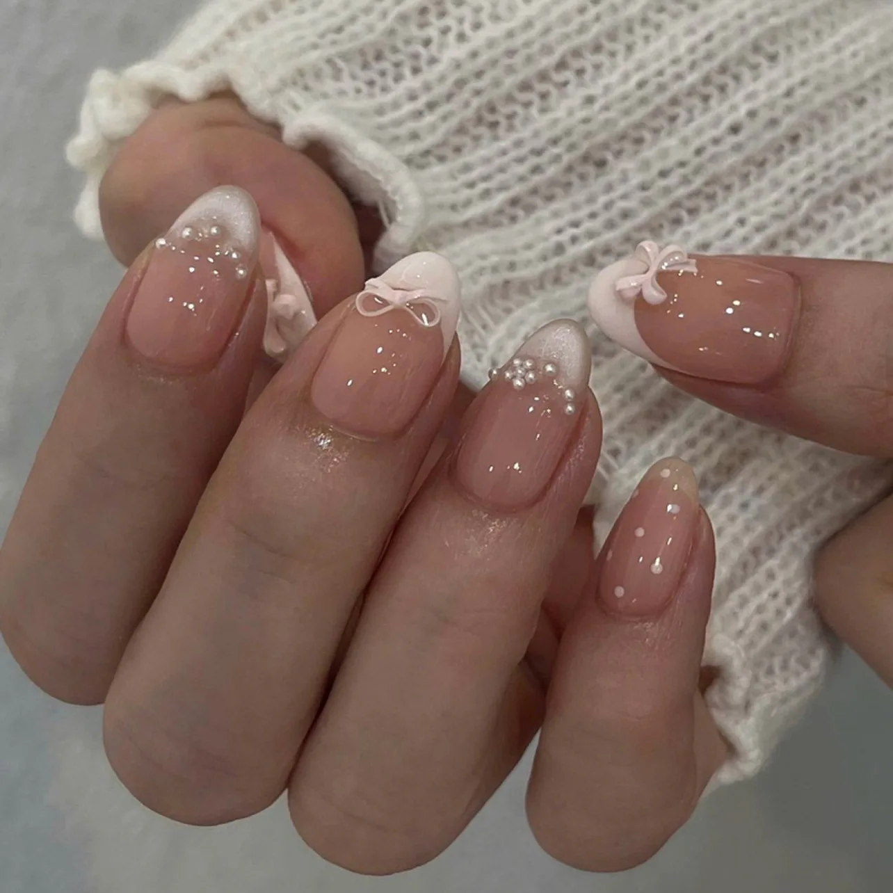 

24Pcs Short Almond Nail French Design Fake Nails Simple Cat's Eye 3D White Bow Press on False Nails Pearl Reusable Manicure Tips