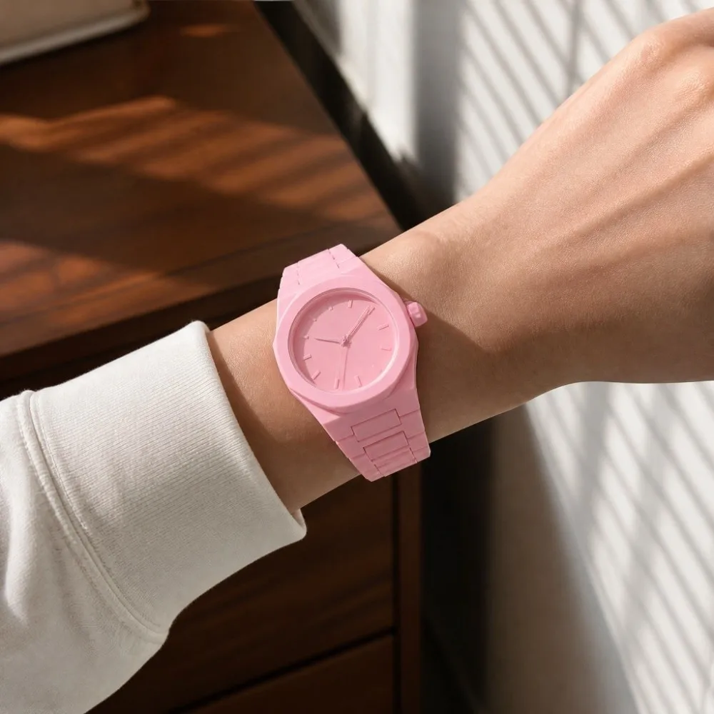 Lightweight Plastic Case Quartz Wristwatch Calendar Display Steady Accurate Time Reading Business Casual Watches Classic Design