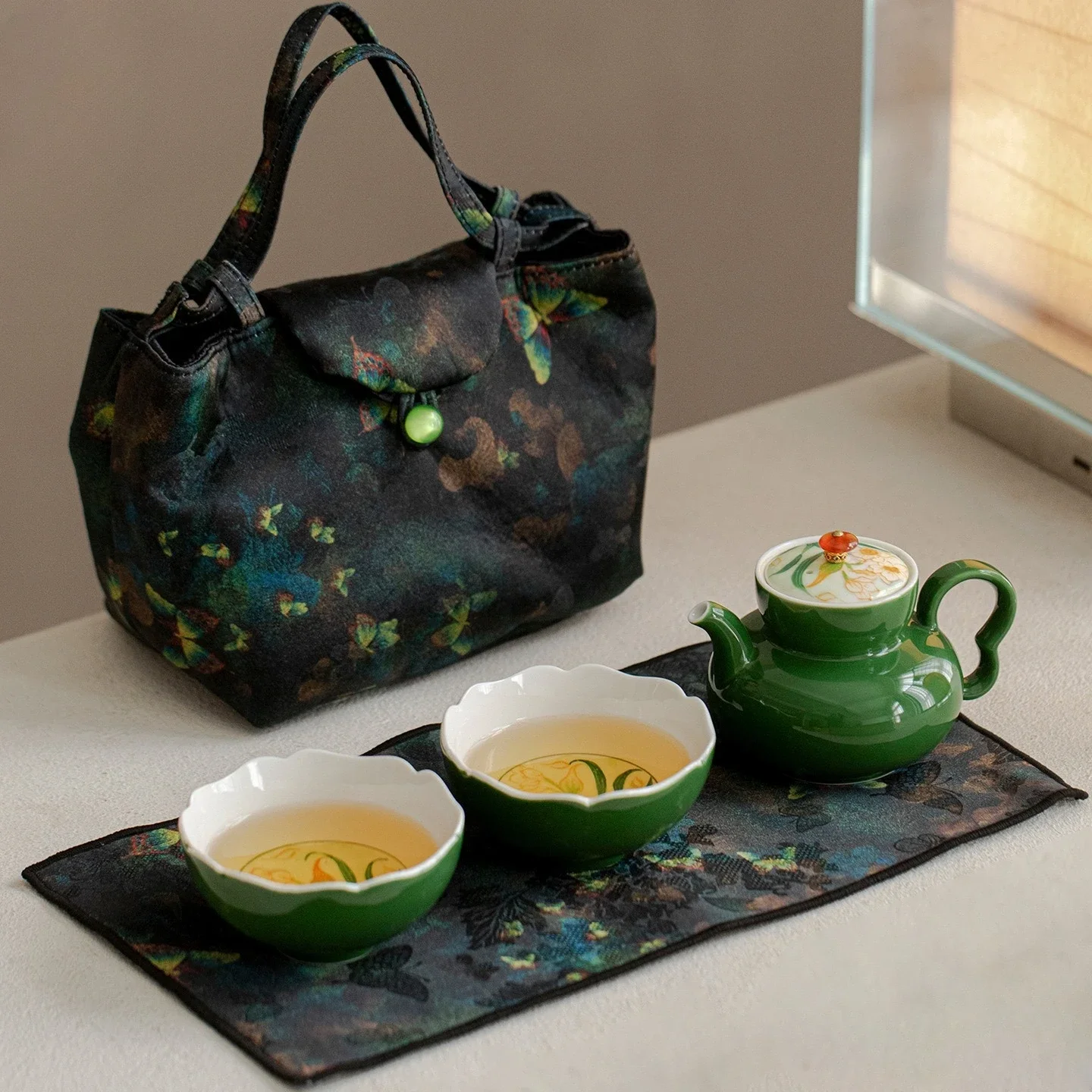 Green Butterfly Shadow 1Pot 2 Cups Hand-painted Narcissus Travel TeaSet Outdoor Portable Fabric Storage Bag Spring Outing TeaSet