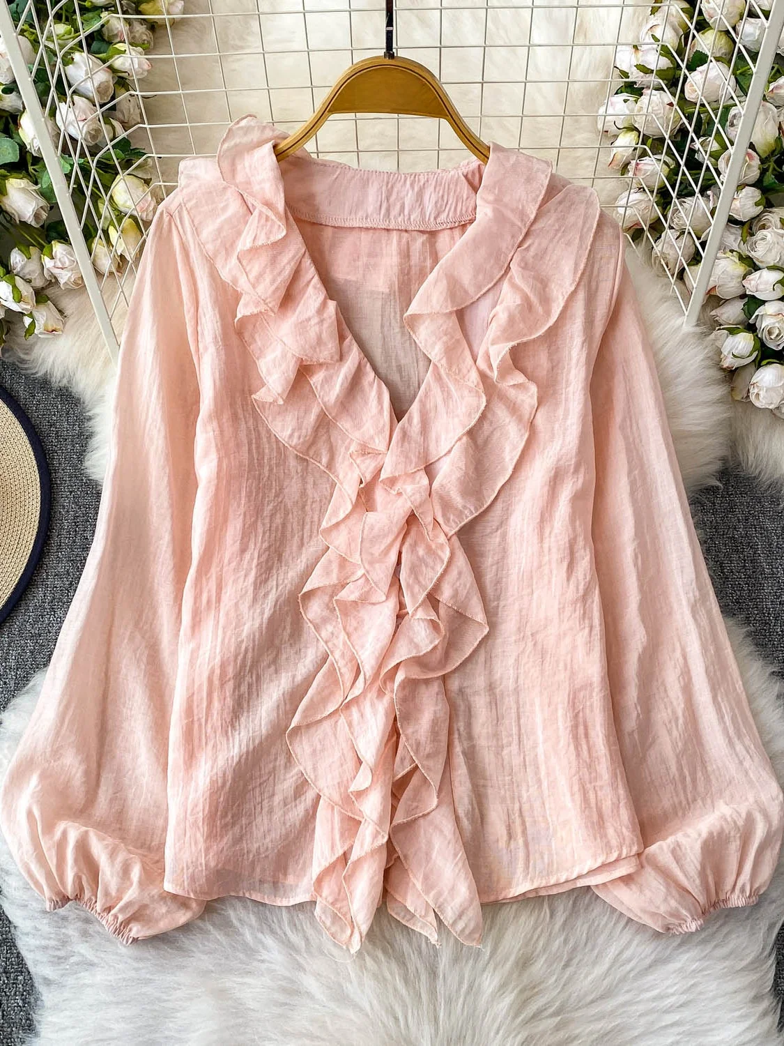 เสื้อชีฟองทรงหลวมสไตล์เกาหลี แขนยาว คอวี แต่งลูกไม้สีฟ้าอ่อน กระดุมเดี่ยว ทรงสลิม ใส่สบาย เหมาะกับฤดูใบไม้ร่วง